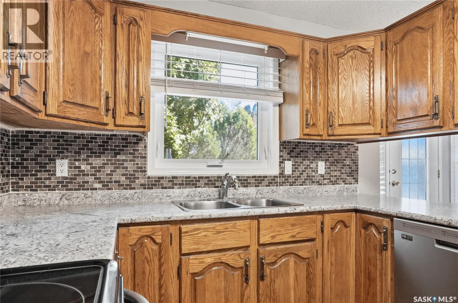 107 Armstrong Crescent, Saskatoon, SK - Indoor Photo Showing Kitchen With Double Sink