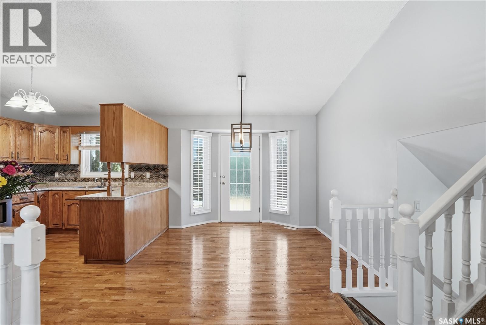 107 Armstrong Crescent, Saskatoon, SK - Indoor Photo Showing Kitchen