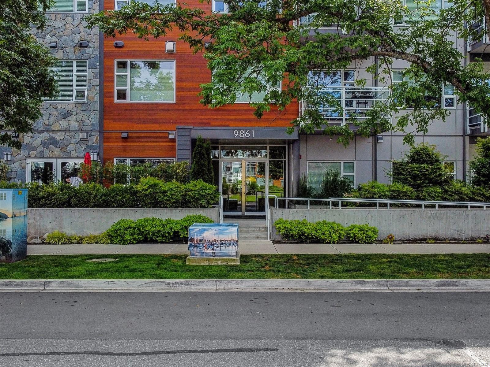 206-9861 Third St, Sidney, BC - Outdoor