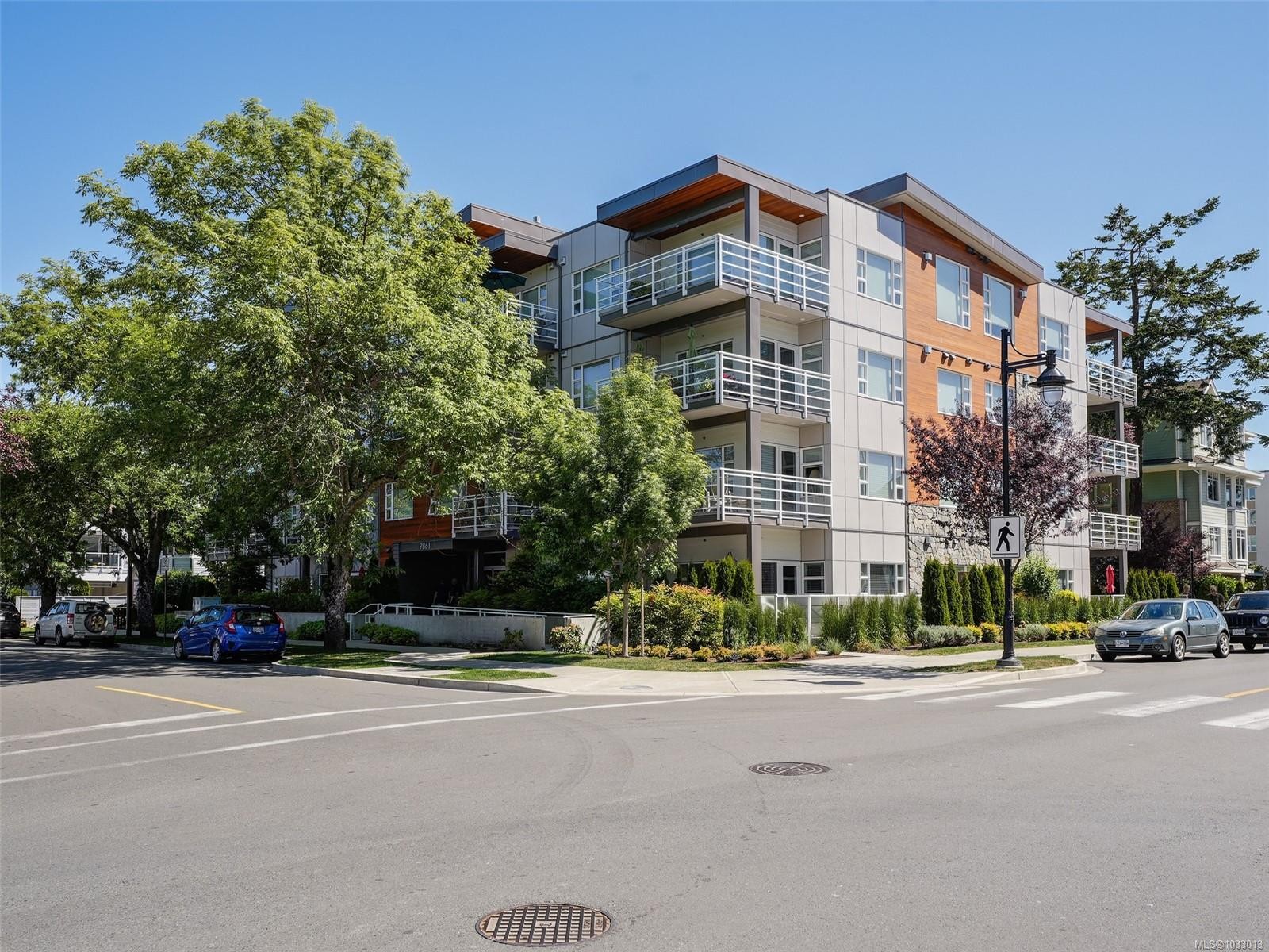 206-9861 Third St, Sidney, BC - Outdoor