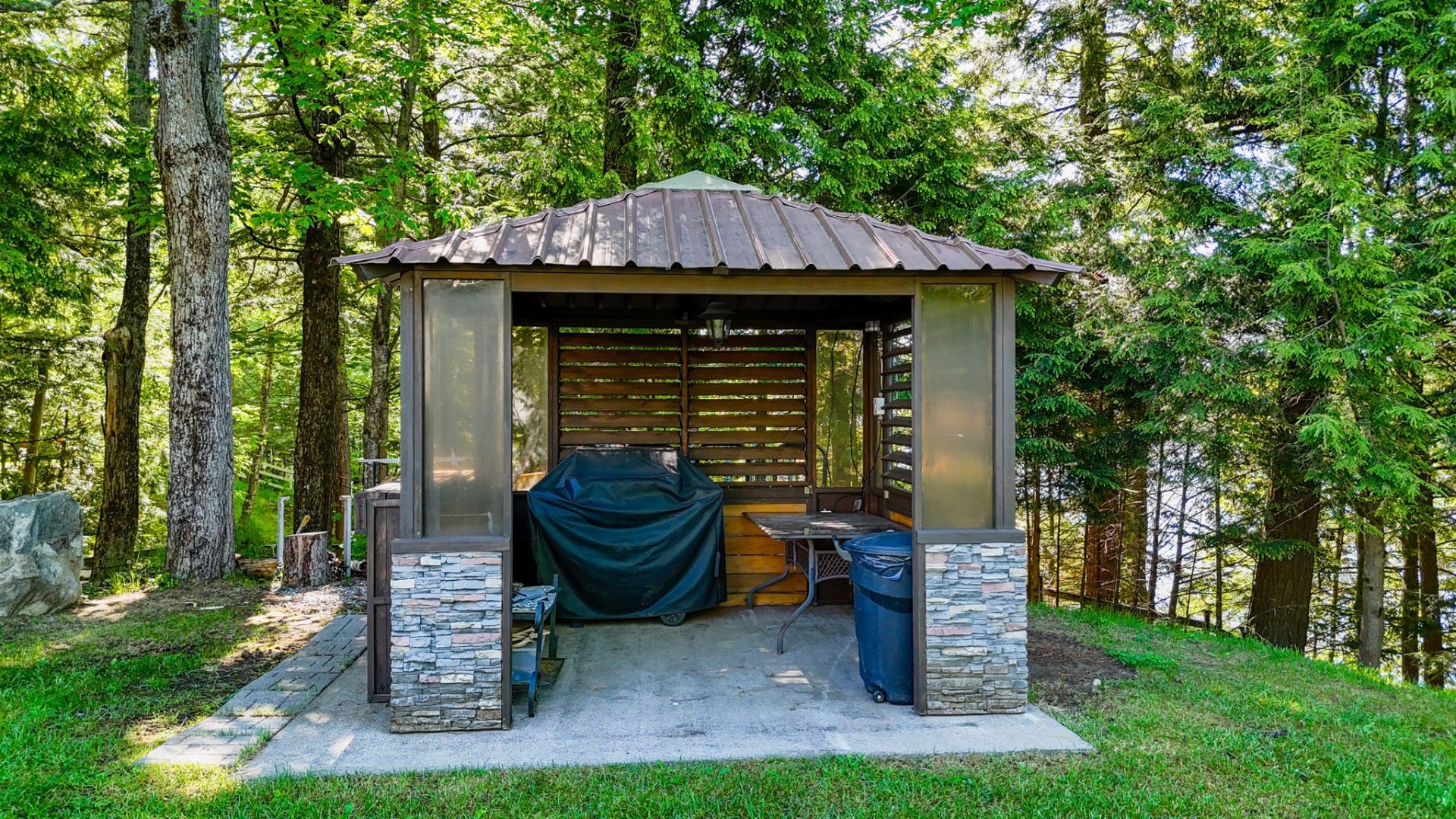 Exterior - 1040 Av. Du Parc, Sherbrooke (Brompton/Rock Forest/Saint-Élie/Deauville), QC - Outdoor