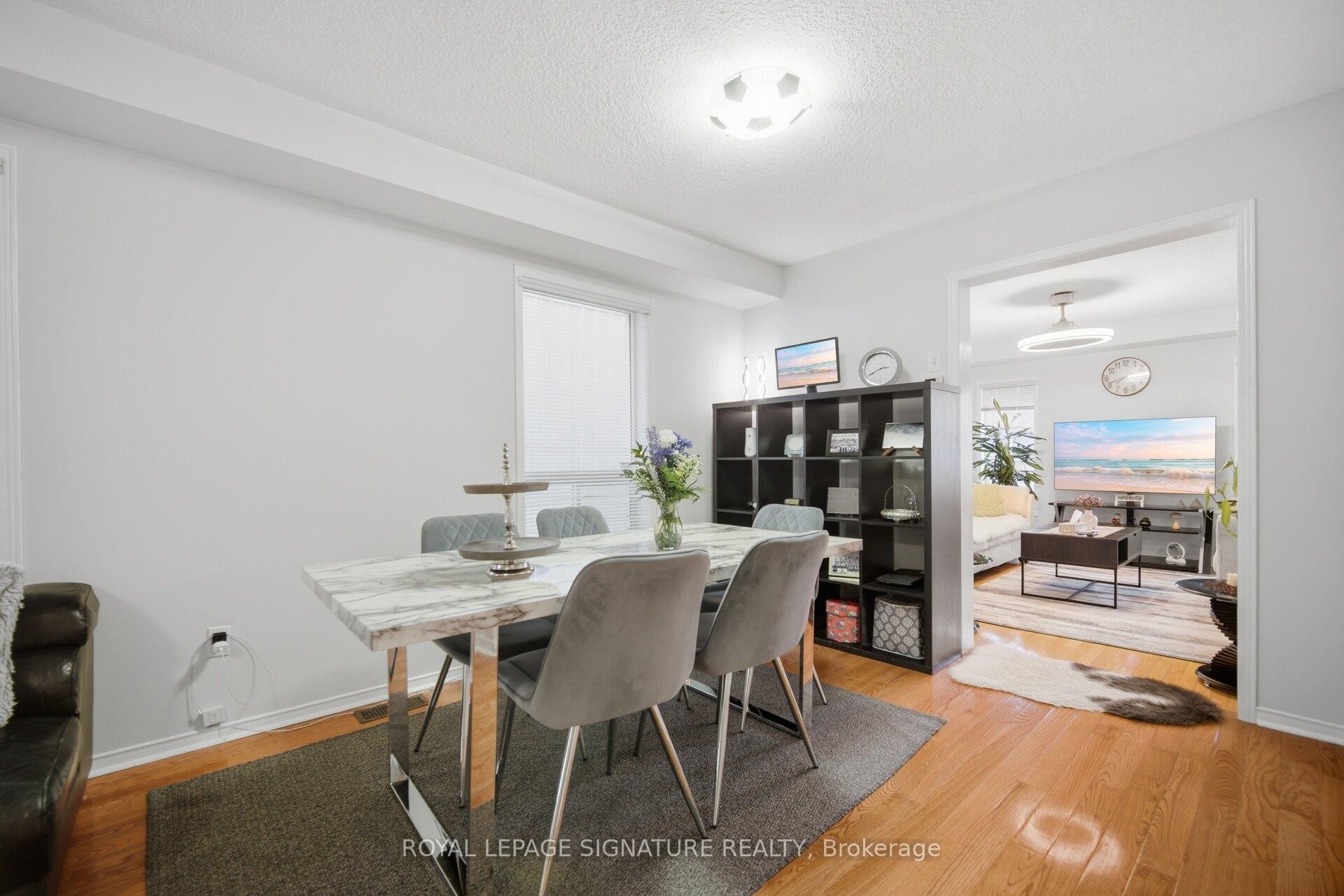 588 Rossellini Drive, Mississauga, ON - Indoor Photo Showing Dining Room