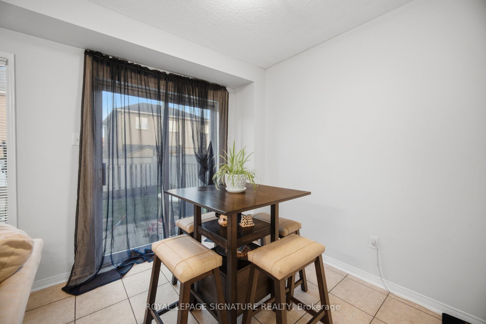 588 Rossellini Drive, Mississauga, ON - Indoor Photo Showing Dining Room