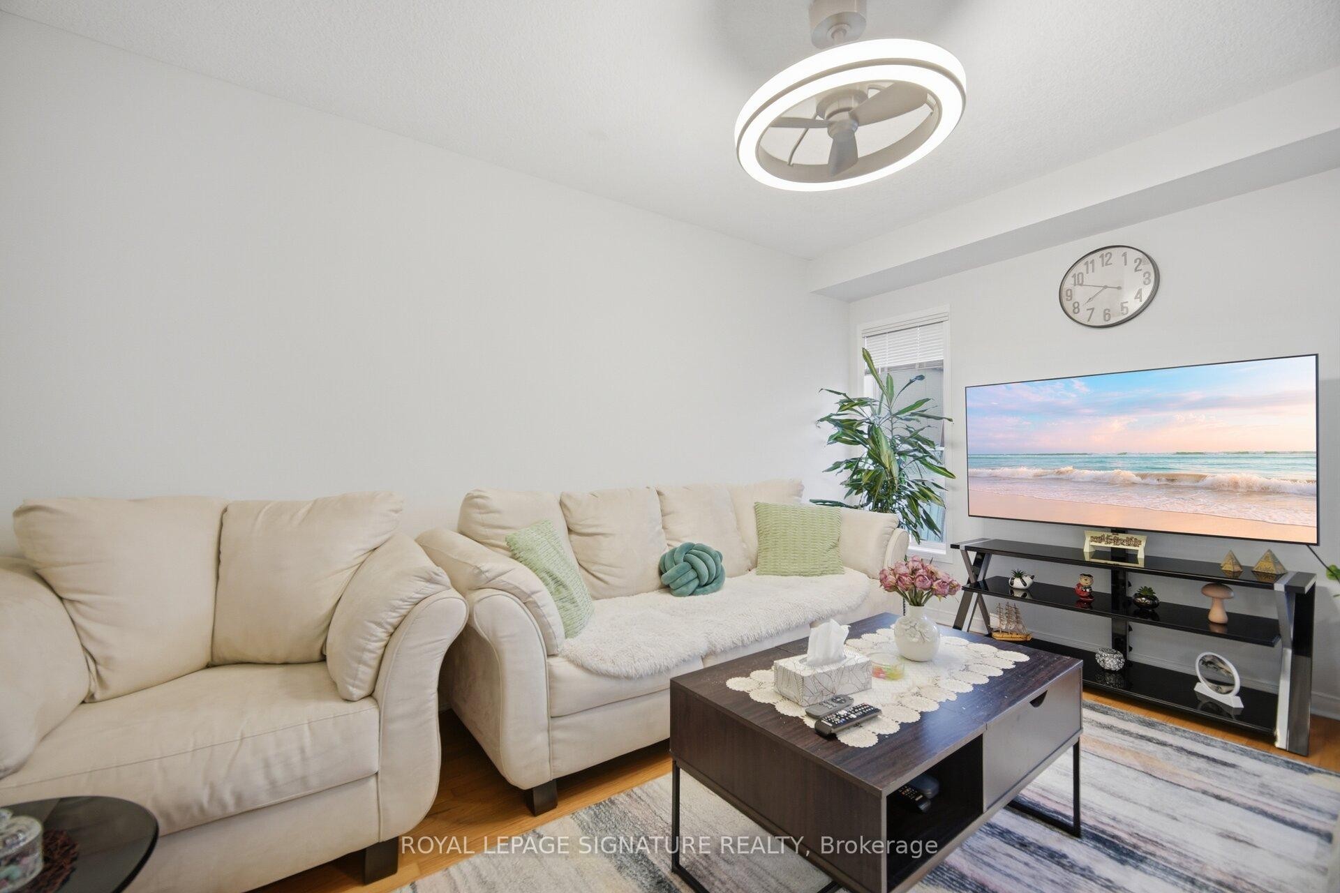 588 Rossellini Drive, Mississauga, ON - Indoor Photo Showing Living Room