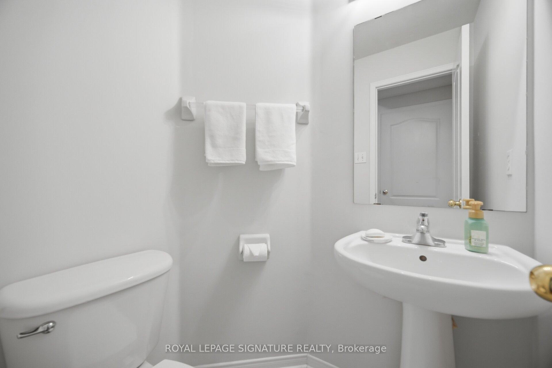588 Rossellini Drive, Mississauga, ON - Indoor Photo Showing Bathroom