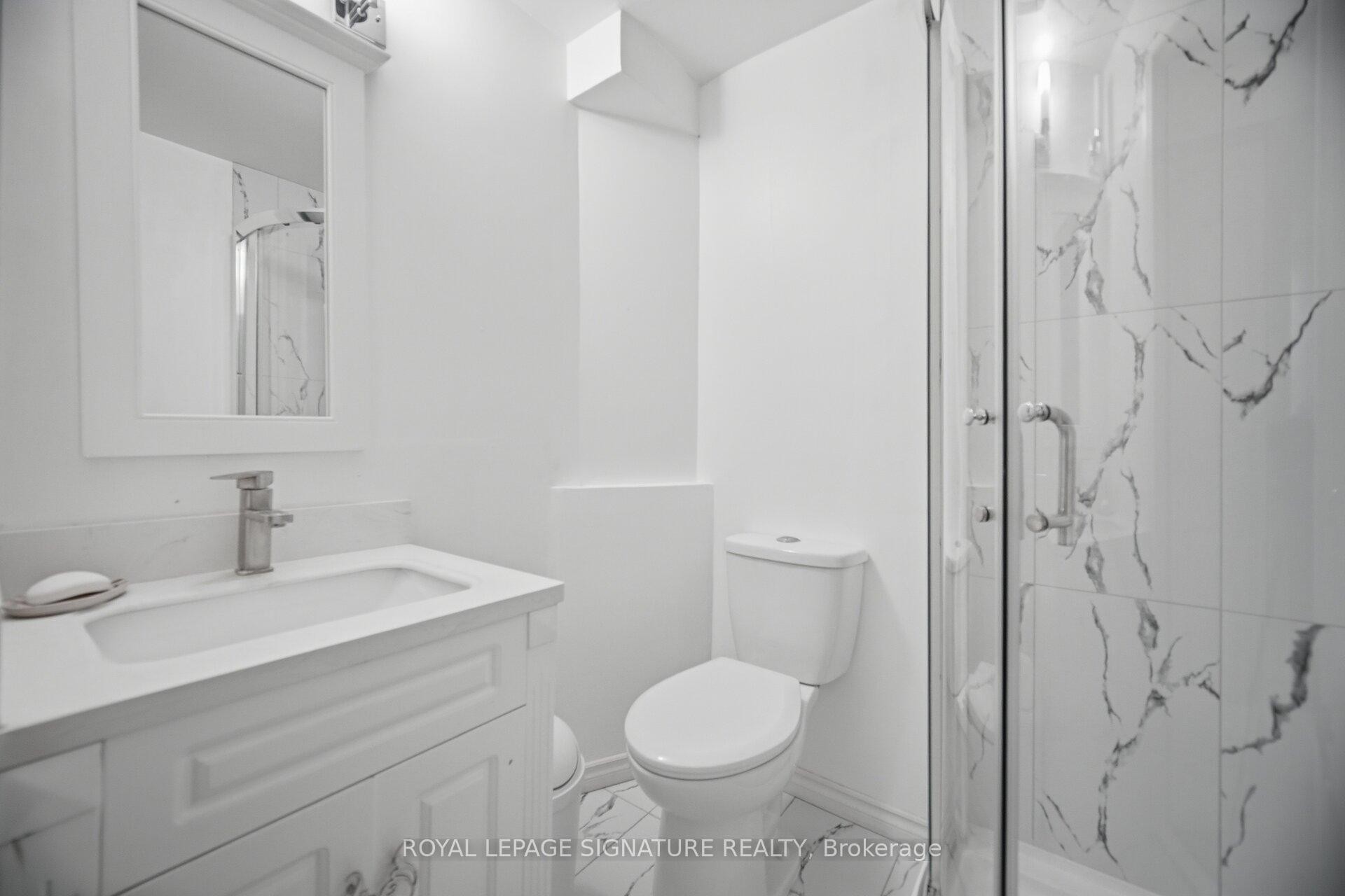 588 Rossellini Drive, Mississauga, ON - Indoor Photo Showing Bathroom