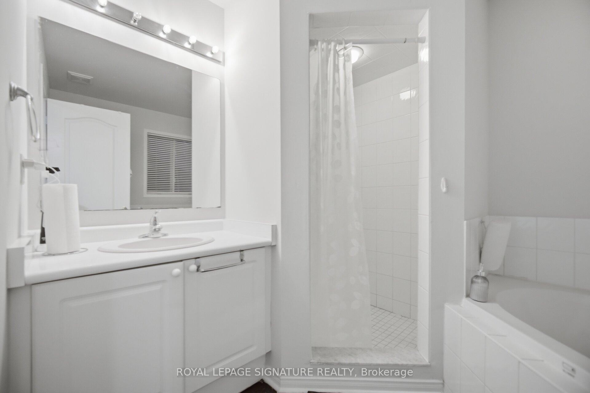 588 Rossellini Drive, Mississauga, ON - Indoor Photo Showing Bathroom