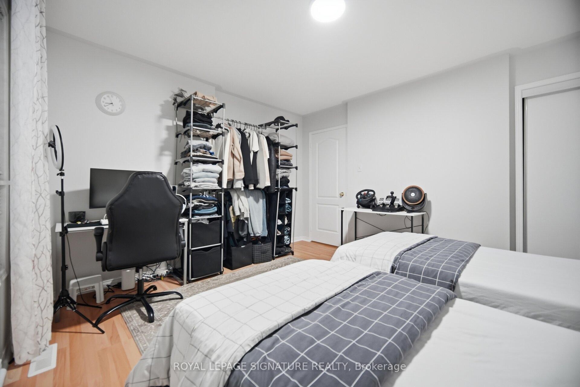 588 Rossellini Drive, Mississauga, ON - Indoor Photo Showing Bedroom