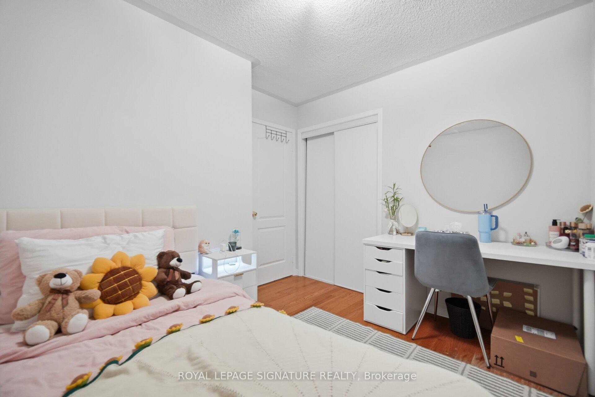 588 Rossellini Drive, Mississauga, ON - Indoor Photo Showing Bedroom