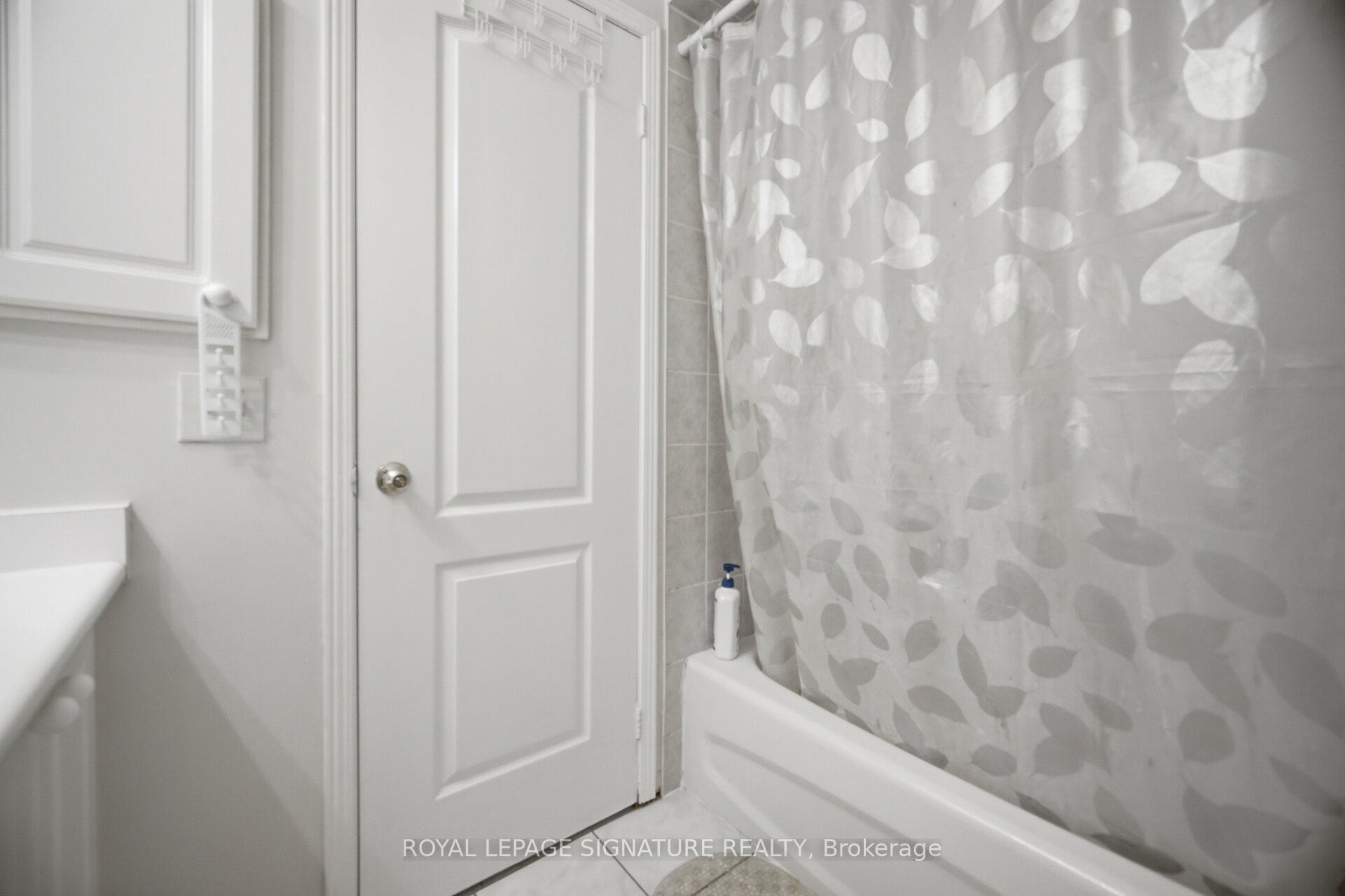 588 Rossellini Drive, Mississauga, ON - Indoor Photo Showing Bathroom