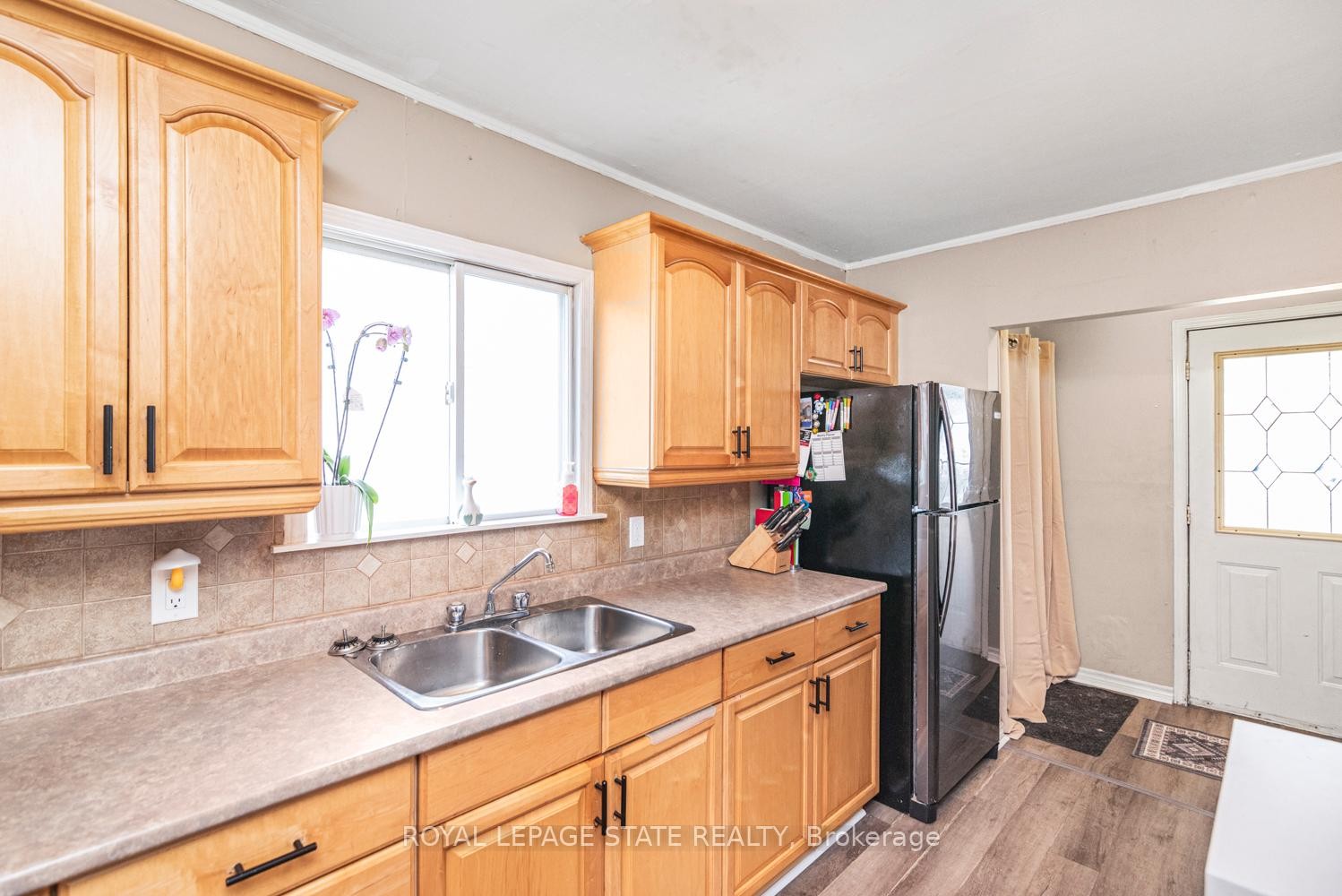 135 Glassco Avenue N, Hamilton, ON - Indoor Photo Showing Kitchen With Double Sink