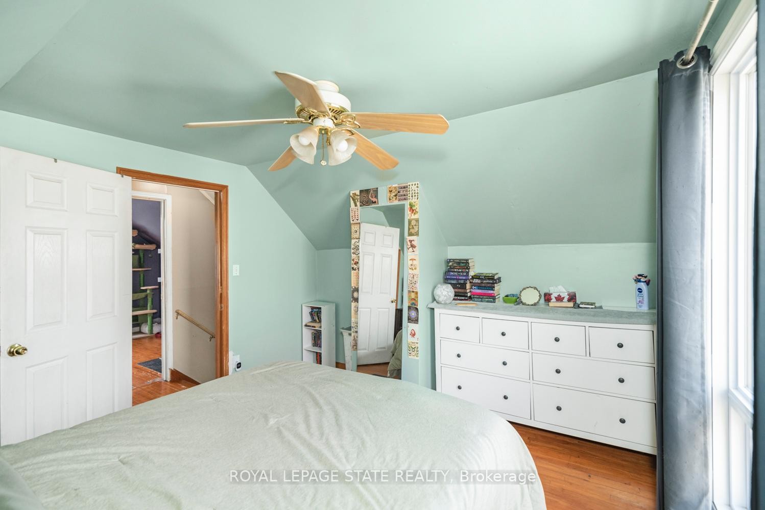 135 Glassco Avenue N, Hamilton, ON - Indoor Photo Showing Bedroom