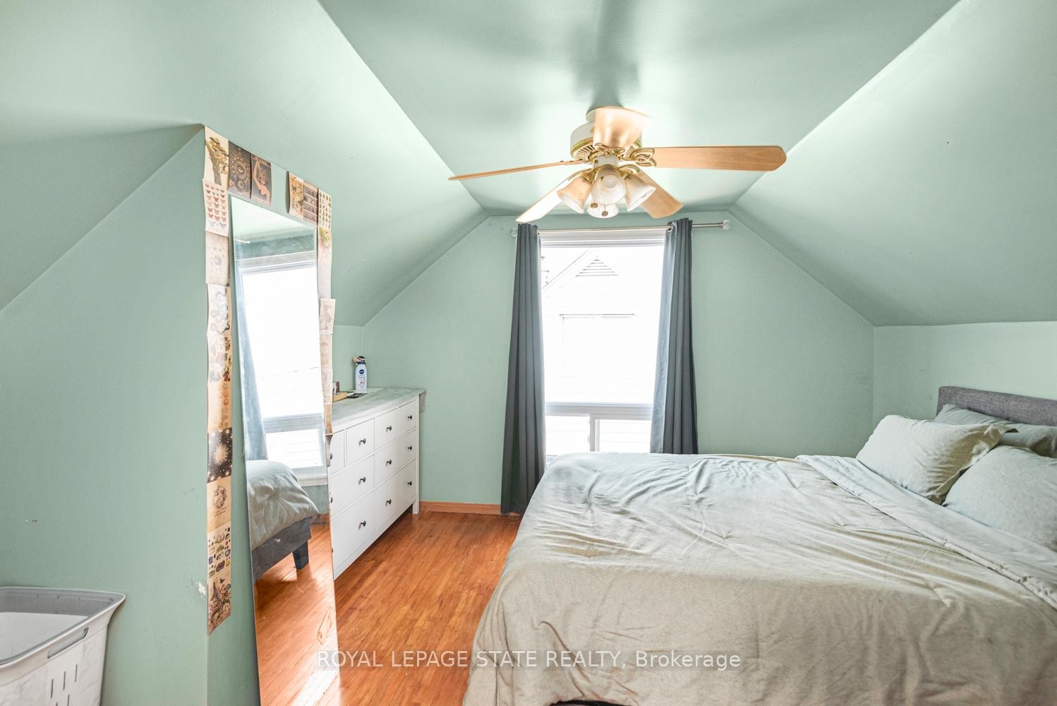 135 Glassco Avenue N, Hamilton, ON - Indoor Photo Showing Bedroom