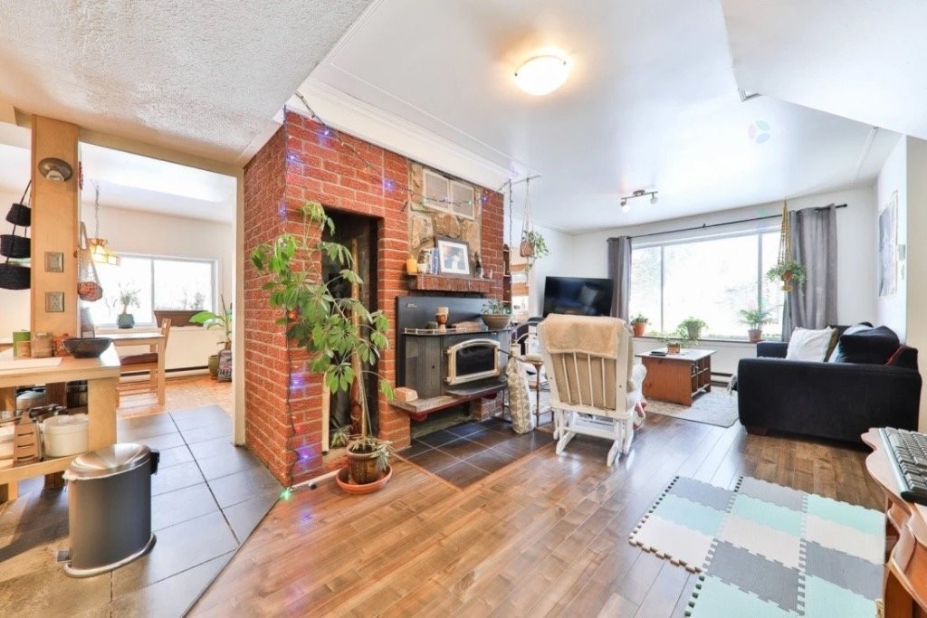Salon - 562A Mtée Papineau N., Saint-Sauveur, QC - Indoor Photo Showing Living Room With Fireplace