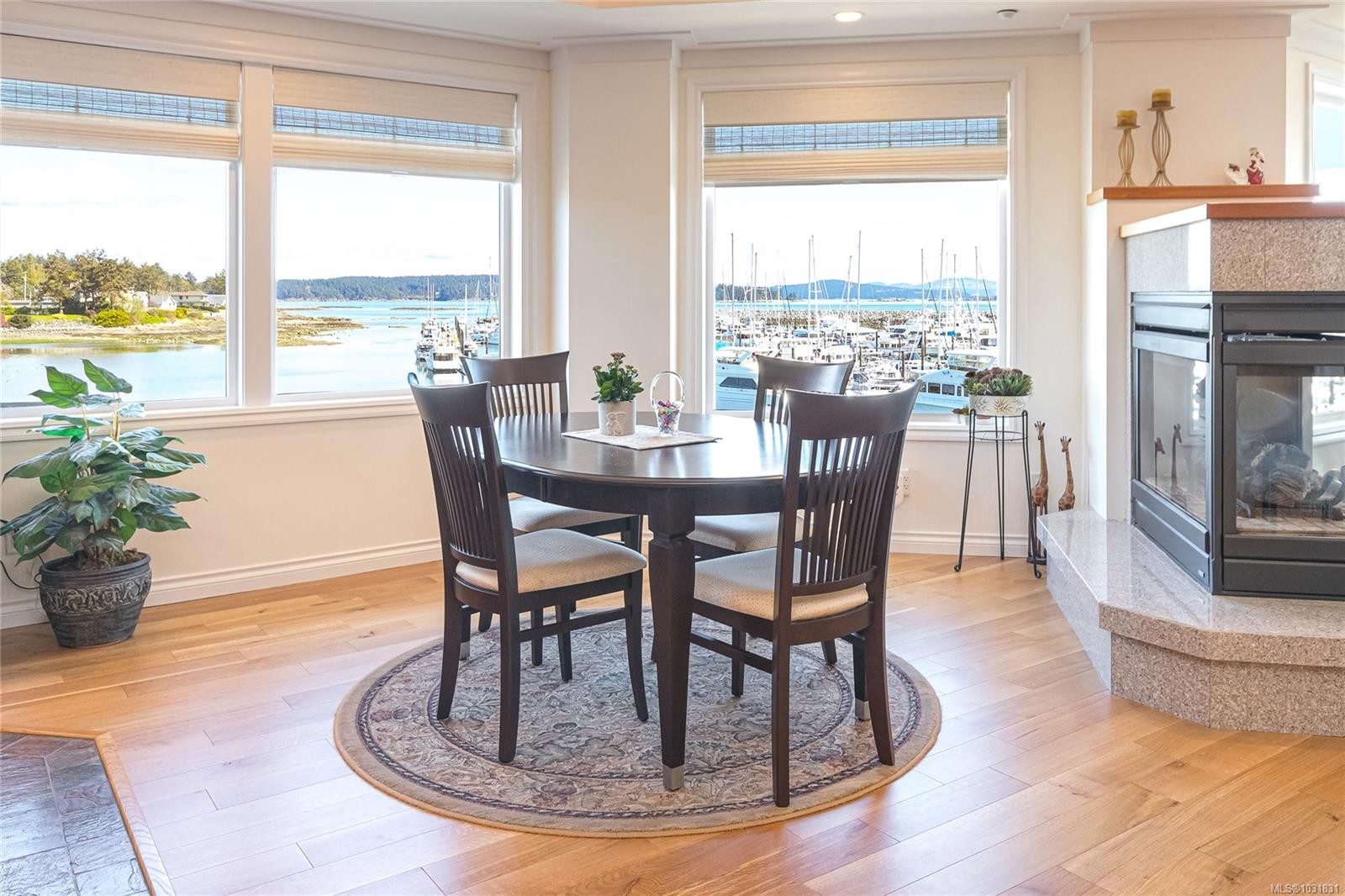 5-9885 Second St, Sidney, BC - Indoor Photo Showing Dining Room With Fireplace