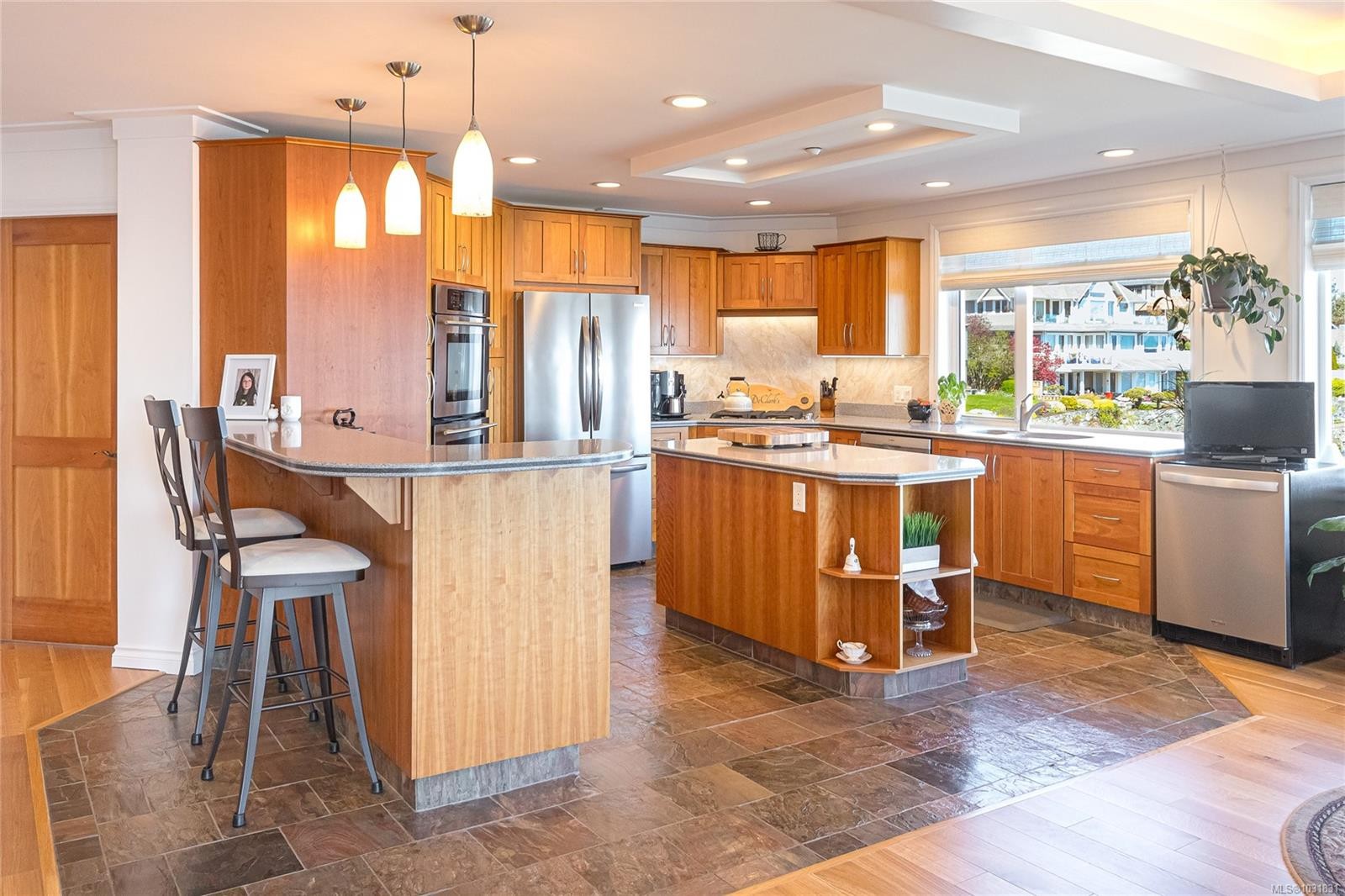 5-9885 Second St, Sidney, BC - Indoor Photo Showing Kitchen