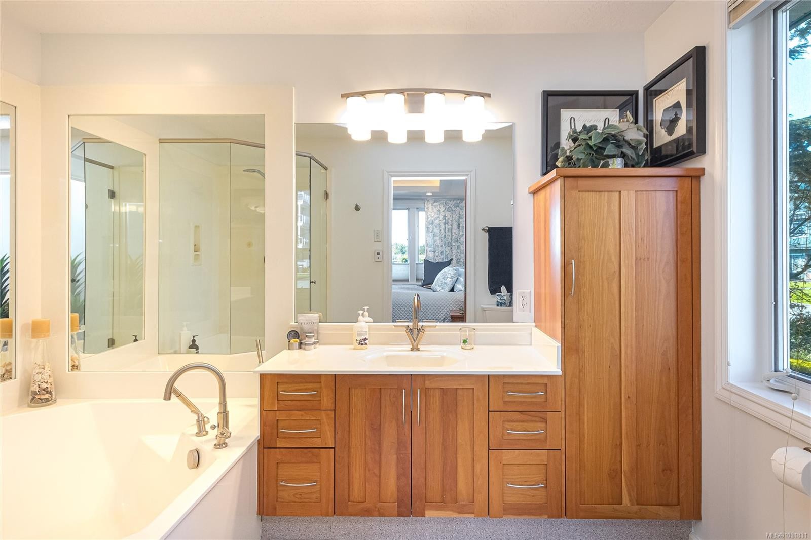 5-9885 Second St, Sidney, BC - Indoor Photo Showing Bathroom