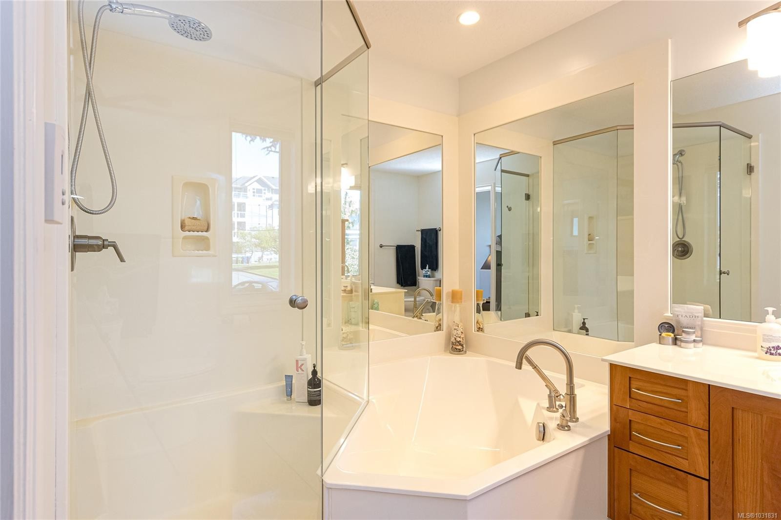 5-9885 Second St, Sidney, BC - Indoor Photo Showing Bathroom