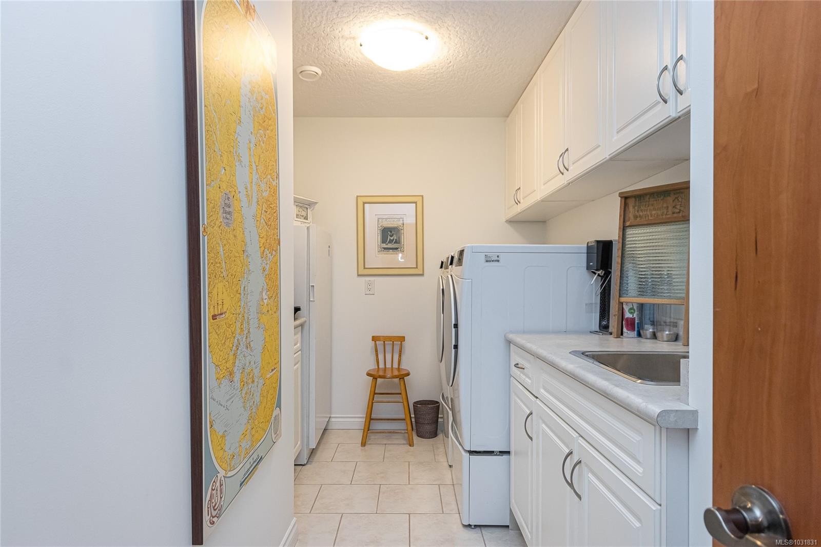 5-9885 Second St, Sidney, BC - Indoor Photo Showing Kitchen