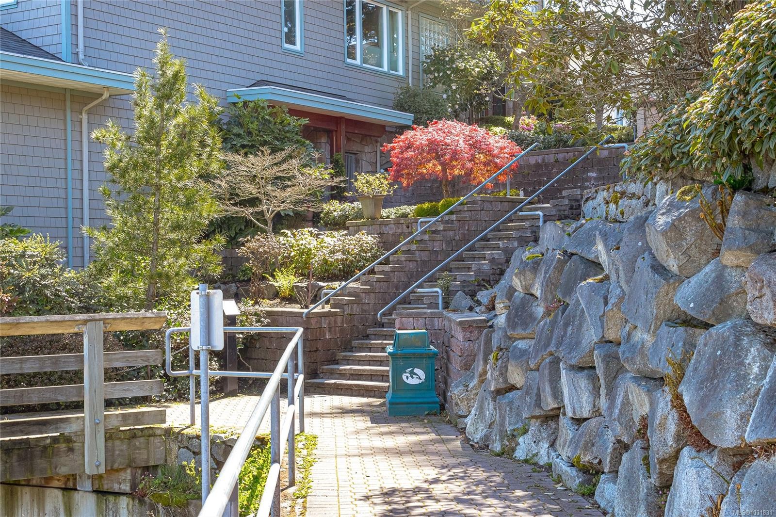 5-9885 Second St, Sidney, BC - Outdoor