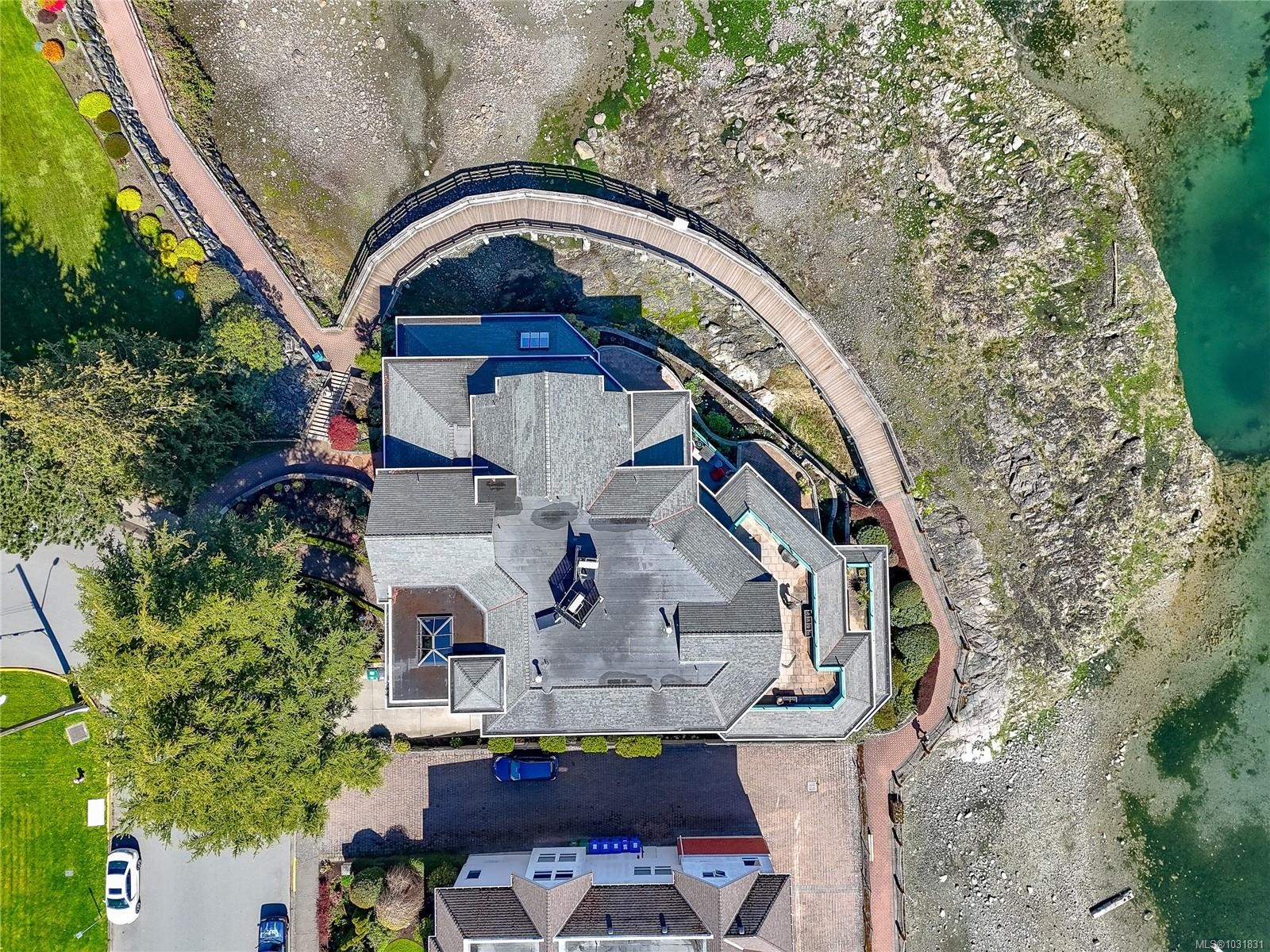 5-9885 Second St, Sidney, BC - Outdoor