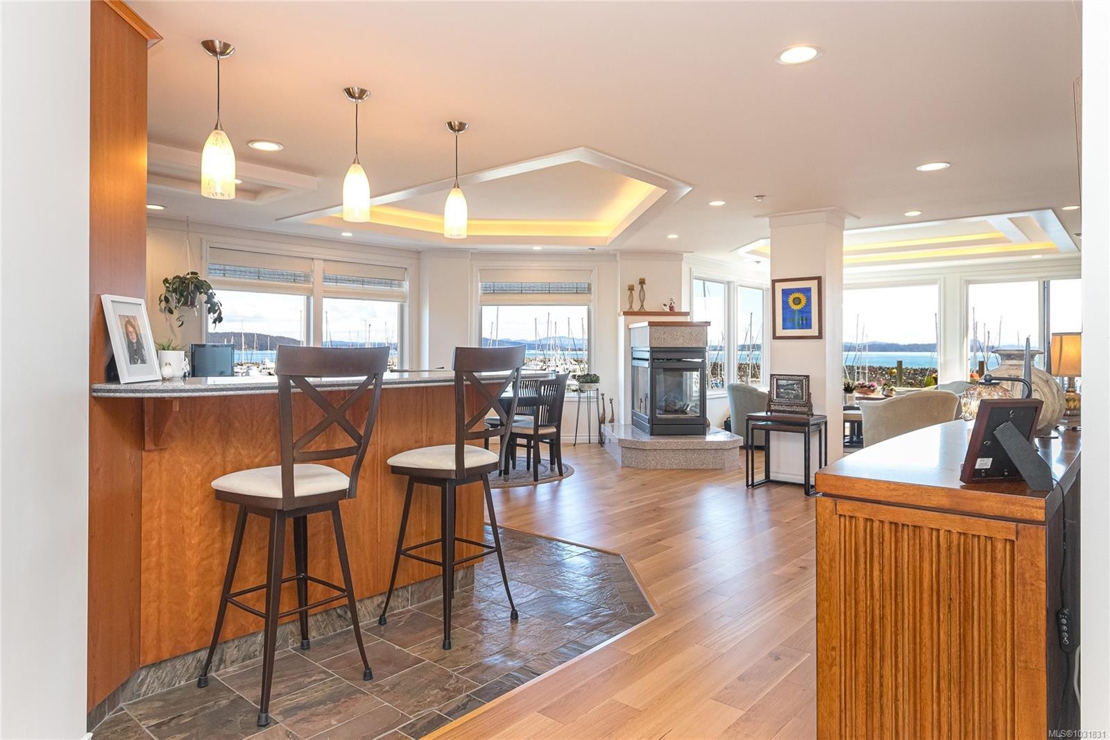 5-9885 Second St, Sidney, BC - Indoor