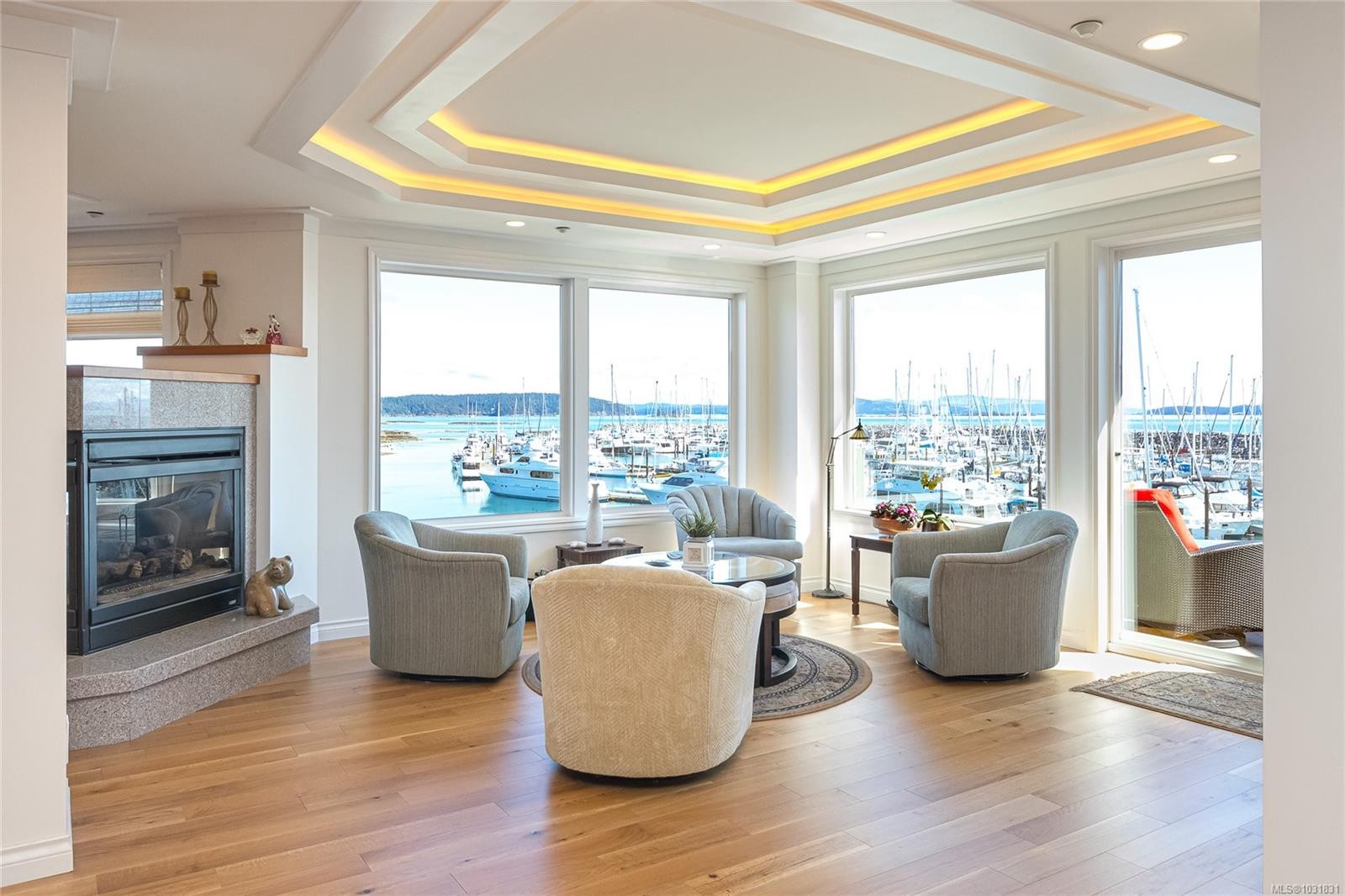 5-9885 Second St, Sidney, BC - Indoor Photo Showing Living Room With Fireplace
