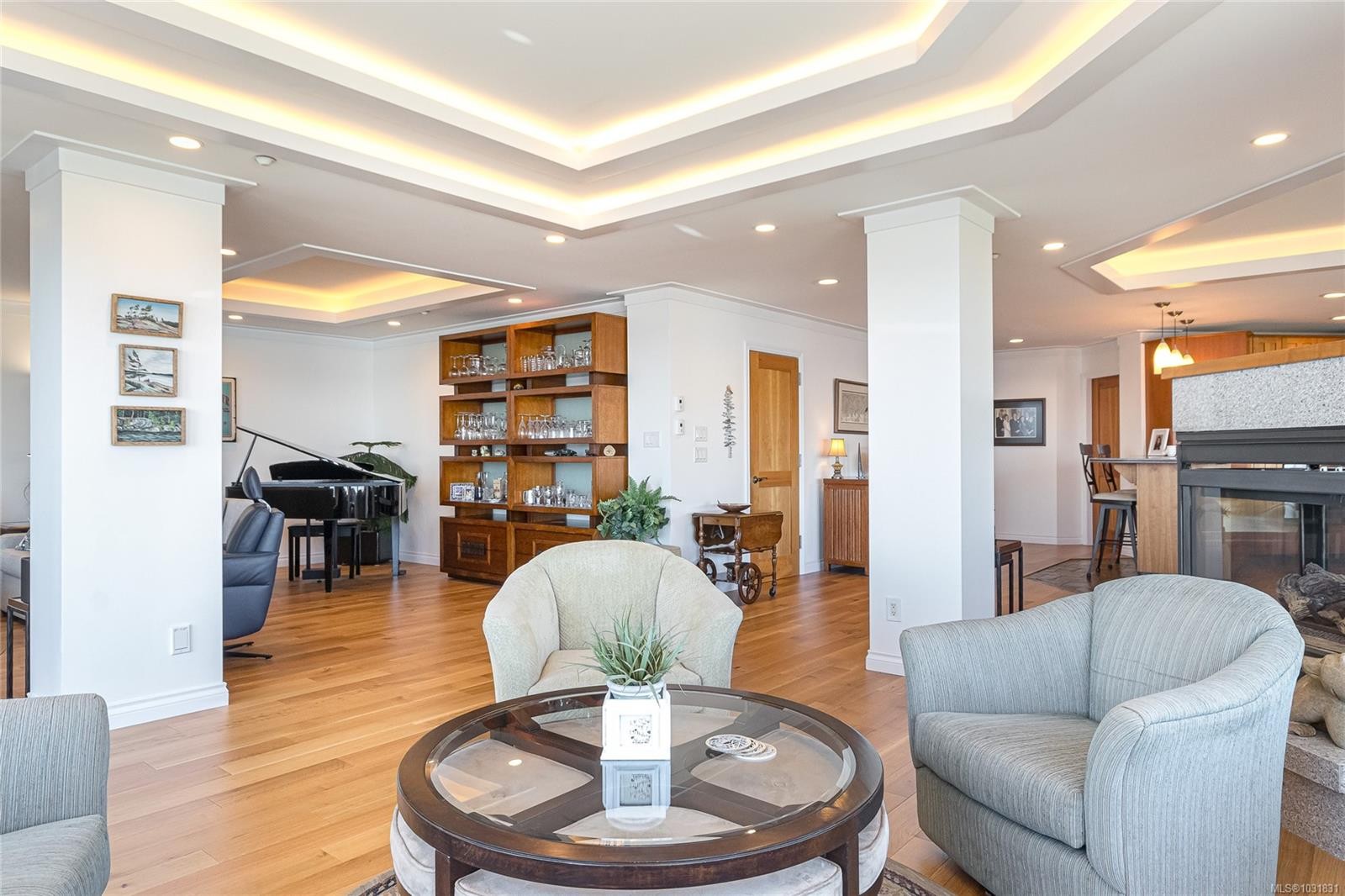 5-9885 Second St, Sidney, BC - Indoor Photo Showing Living Room