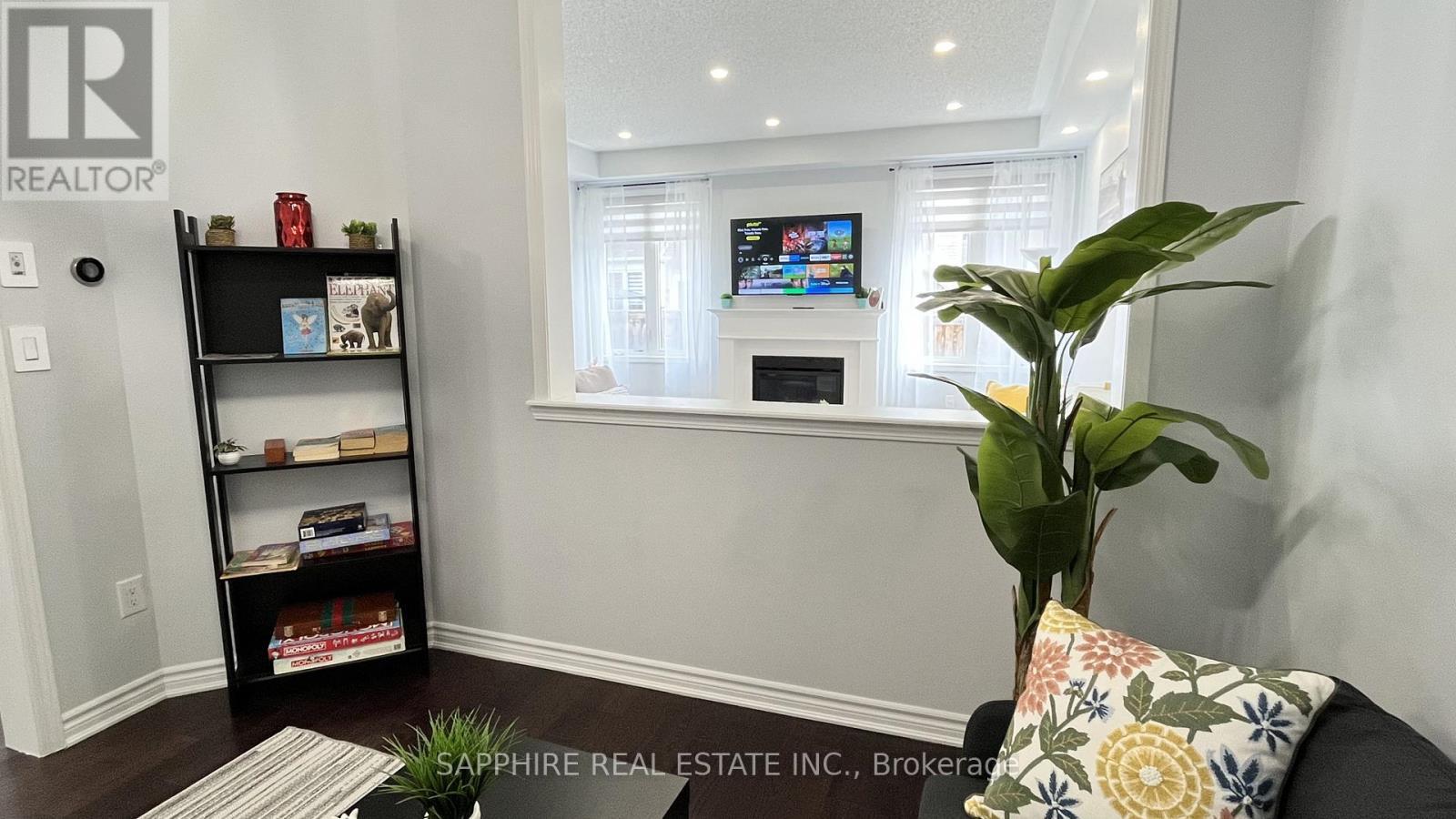 325 Trudeau Drive E, Milton, ON - Indoor With Fireplace
