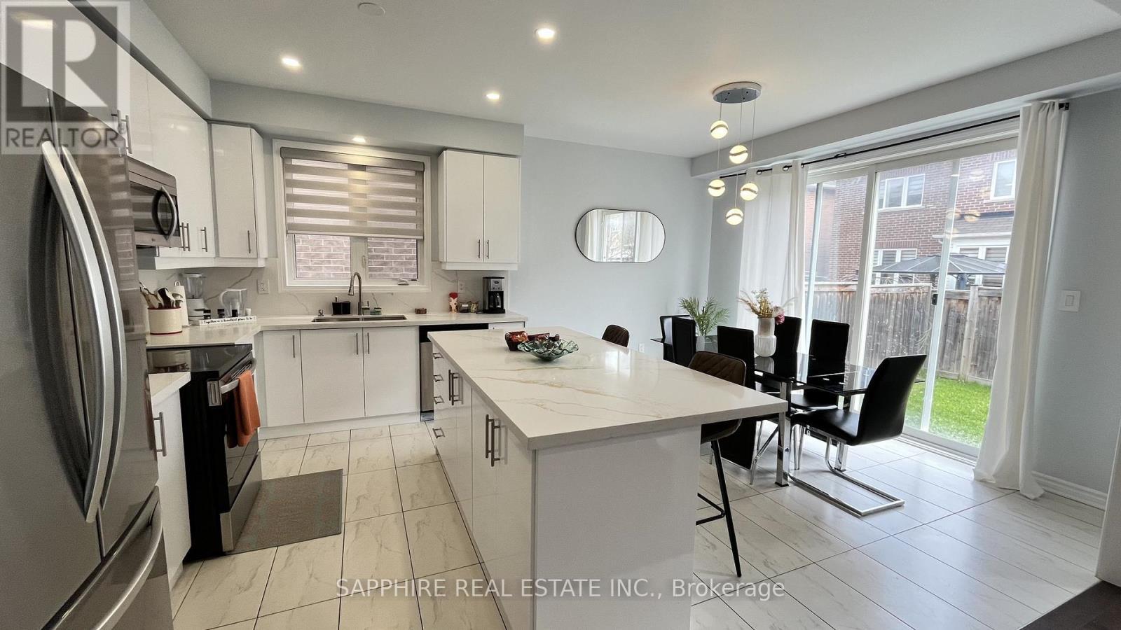 325 Trudeau Drive E, Milton, ON - Indoor Photo Showing Kitchen