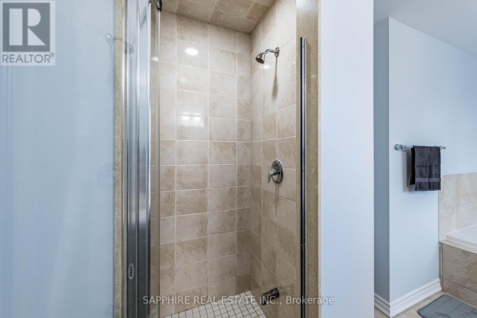Shower in Ensuite - 325 Trudeau Drive E, Milton, ON - Indoor Photo Showing Bathroom