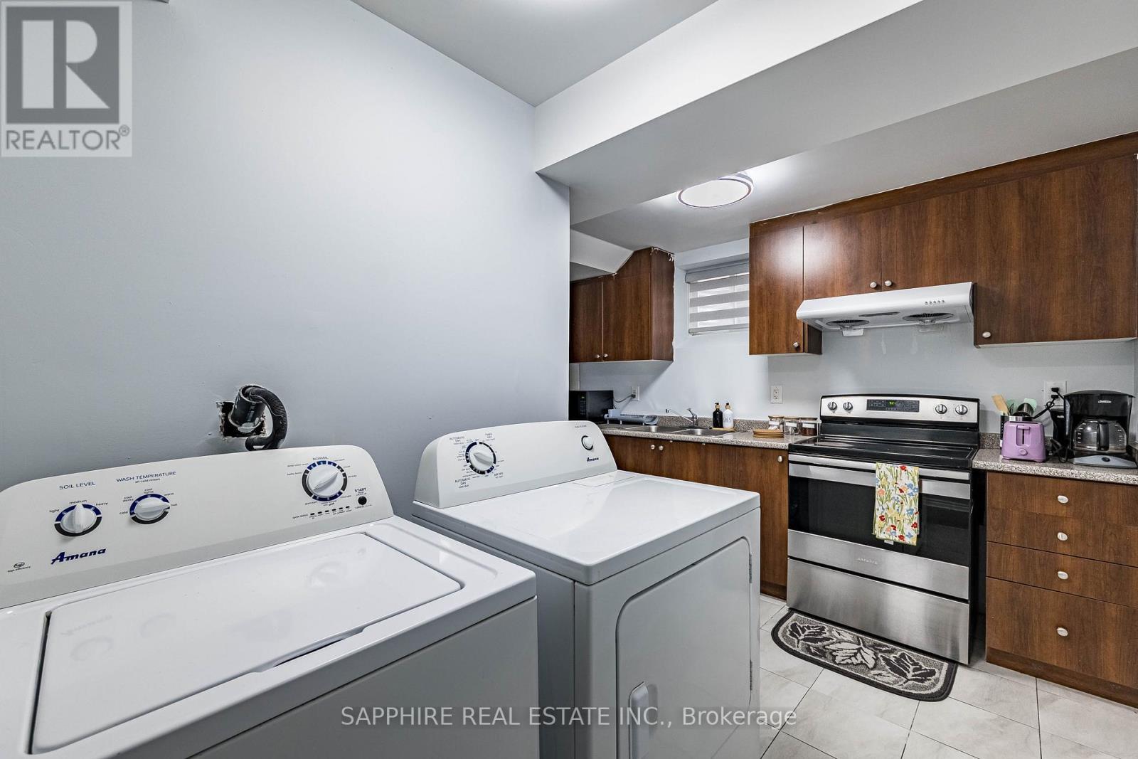 Basement Laundry - 325 Trudeau Drive E, Milton, ON - Indoor Photo Showing Laundry Room