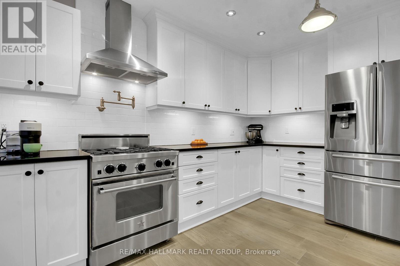 24 Morris Street, Ottawa, ON - Indoor Photo Showing Kitchen With Stainless Steel Kitchen