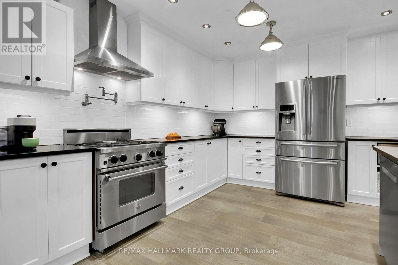 24 Morris Street, Ottawa, ON - Indoor Photo Showing Kitchen With Stainless Steel Kitchen