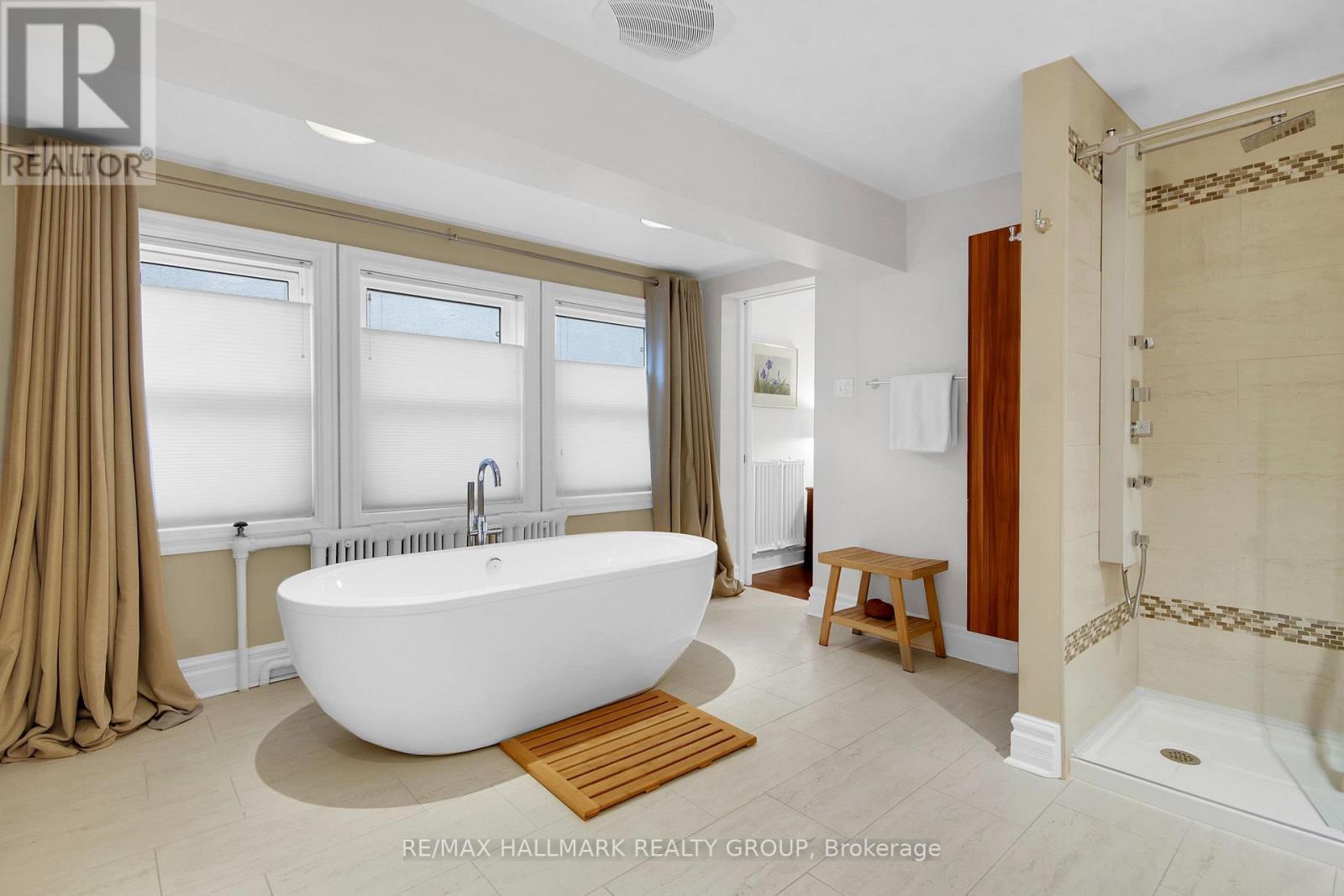 24 Morris Street, Ottawa, ON - Indoor Photo Showing Bathroom