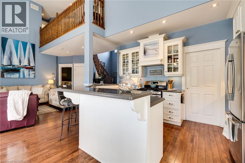 1026 Beach Boulevard, Hamilton, ON - Indoor Photo Showing Kitchen With Upgraded Kitchen