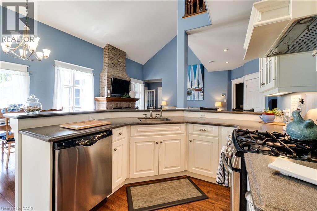 1026 Beach Boulevard, Hamilton, ON - Indoor Photo Showing Kitchen
