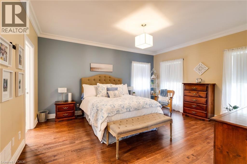 1026 Beach Boulevard, Hamilton, ON - Indoor Photo Showing Bedroom