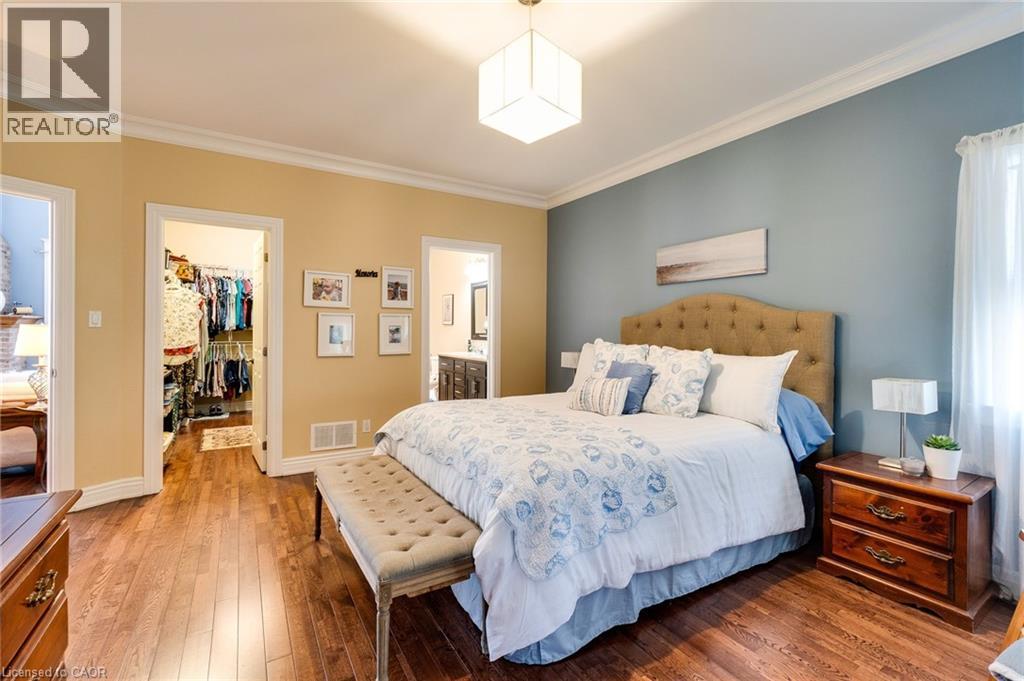 1026 Beach Boulevard, Hamilton, ON - Indoor Photo Showing Bedroom