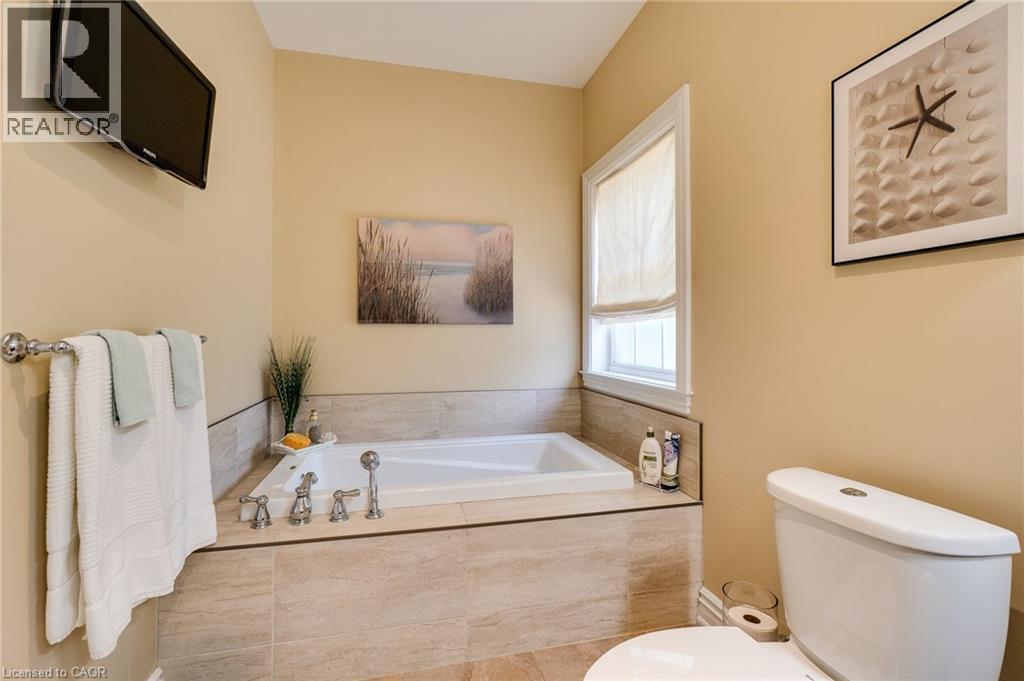 1026 Beach Boulevard, Hamilton, ON - Indoor Photo Showing Bathroom