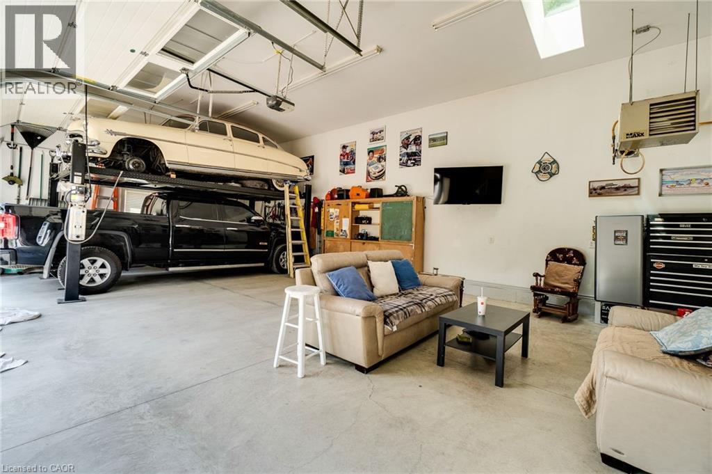 1026 Beach Boulevard, Hamilton, ON - Indoor Photo Showing Garage