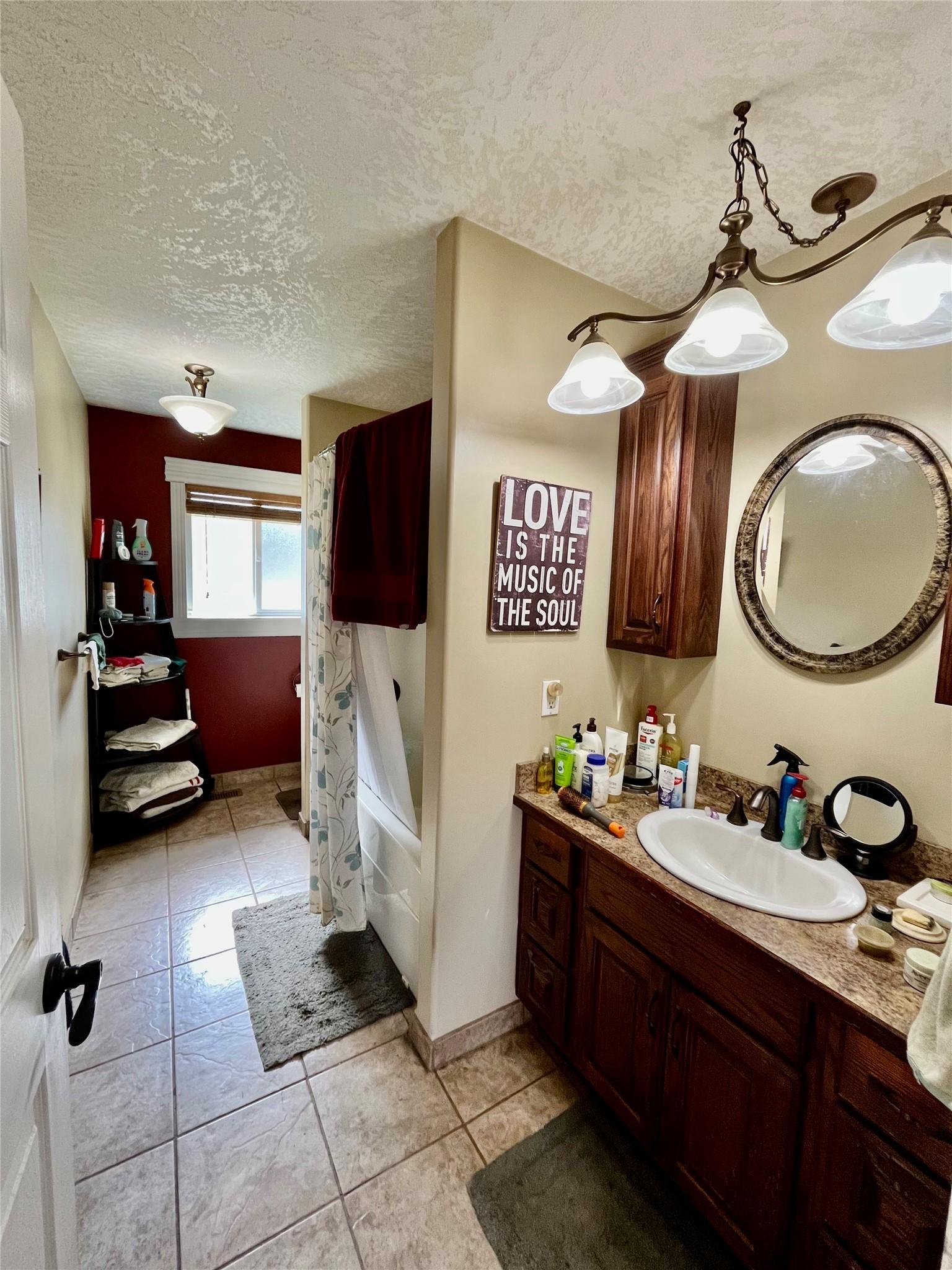212 Maple Street, Fauquier, BC - Indoor Photo Showing Bathroom