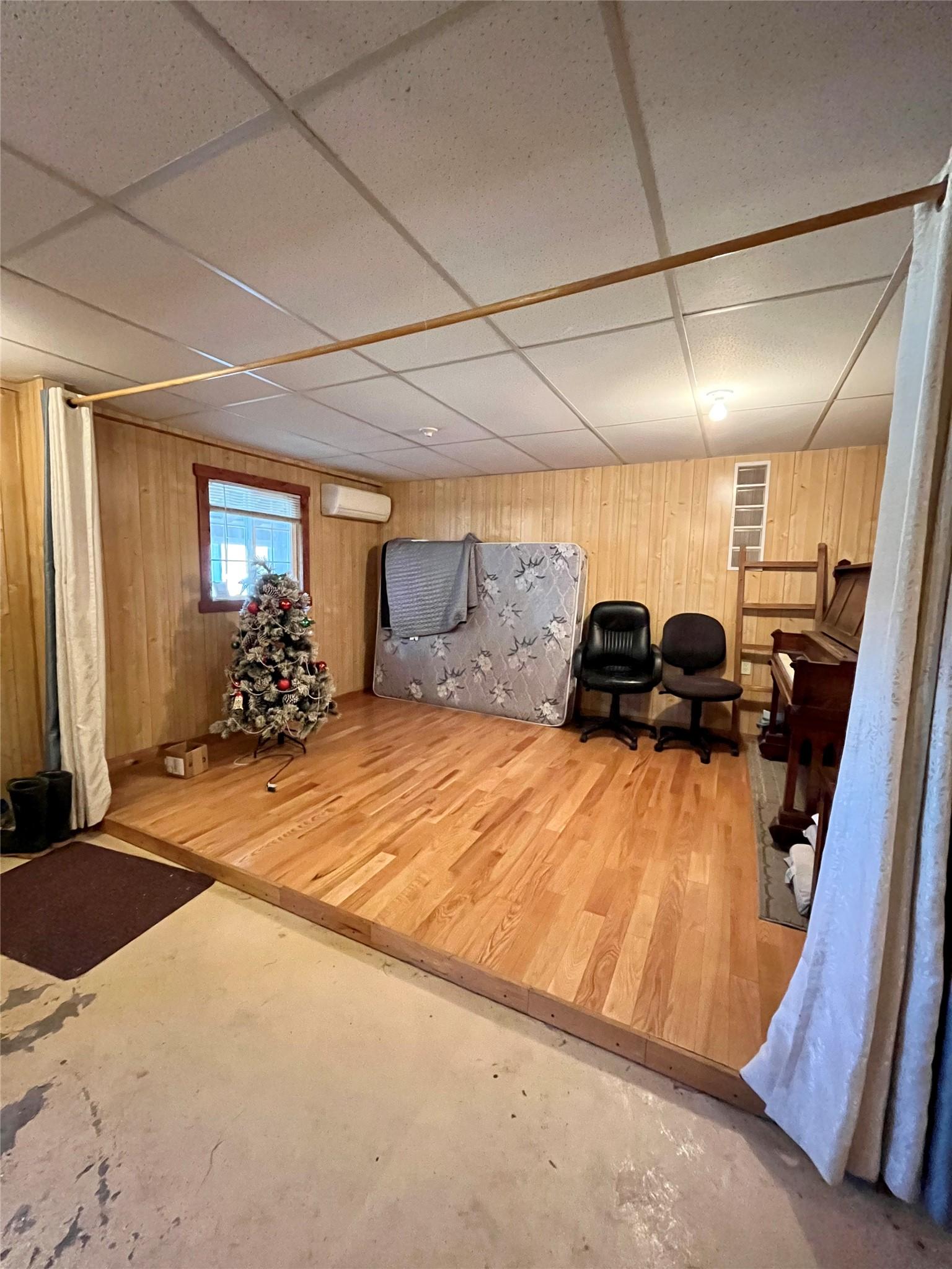 212 Maple Street, Fauquier, BC - Indoor Photo Showing Other Room