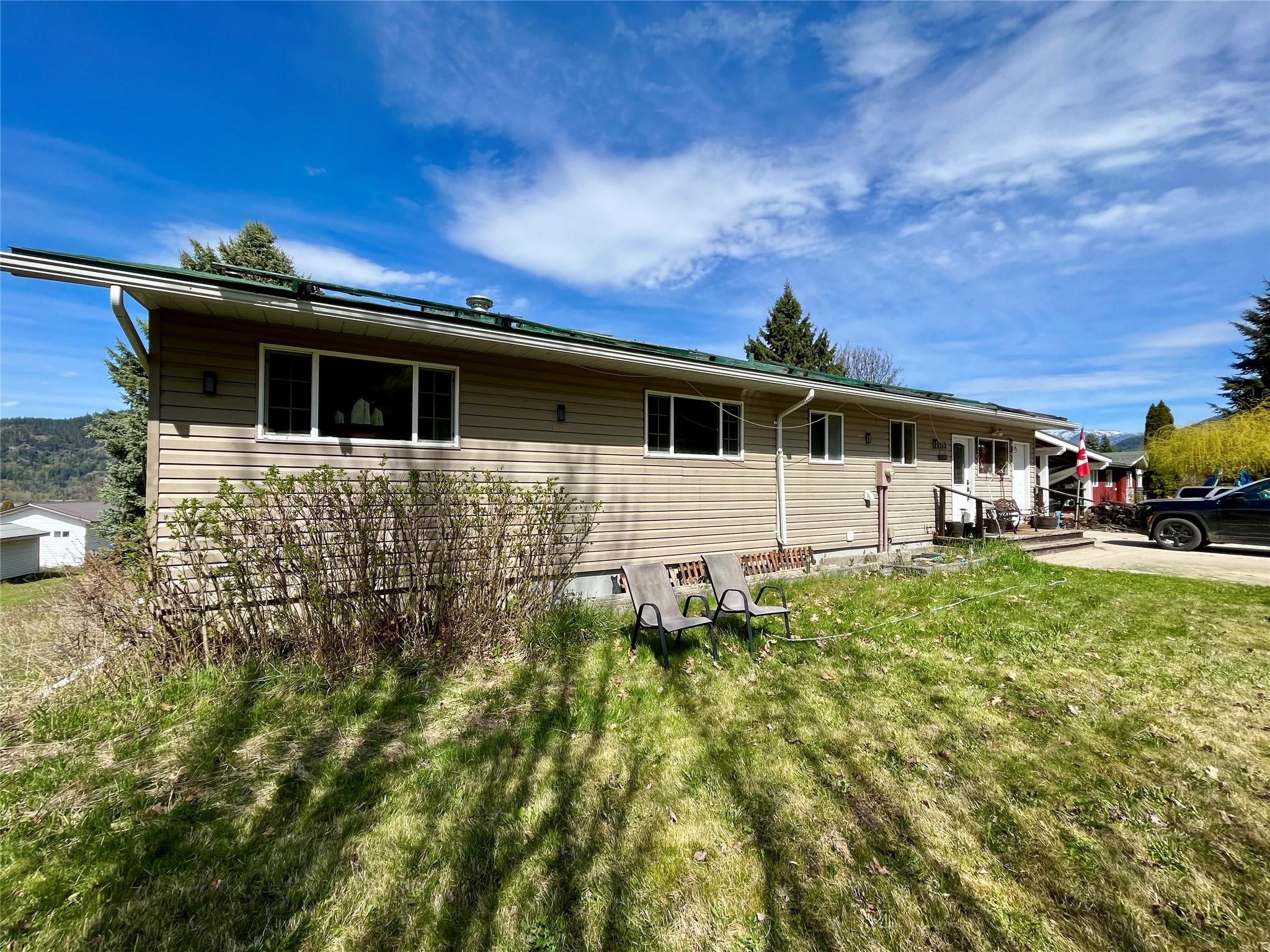212 Maple Street, Fauquier, BC - Outdoor