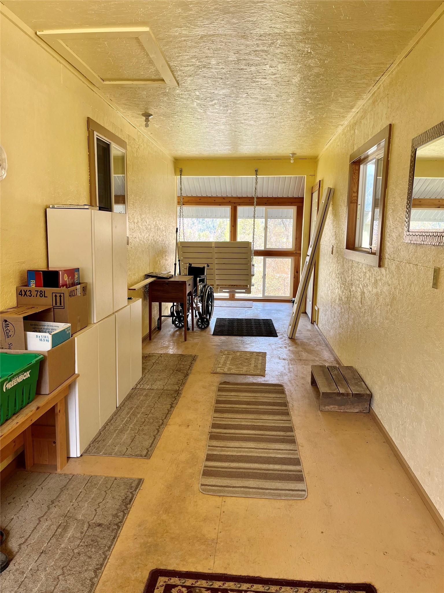 212 Maple Street, Fauquier, BC - Indoor Photo Showing Other Room