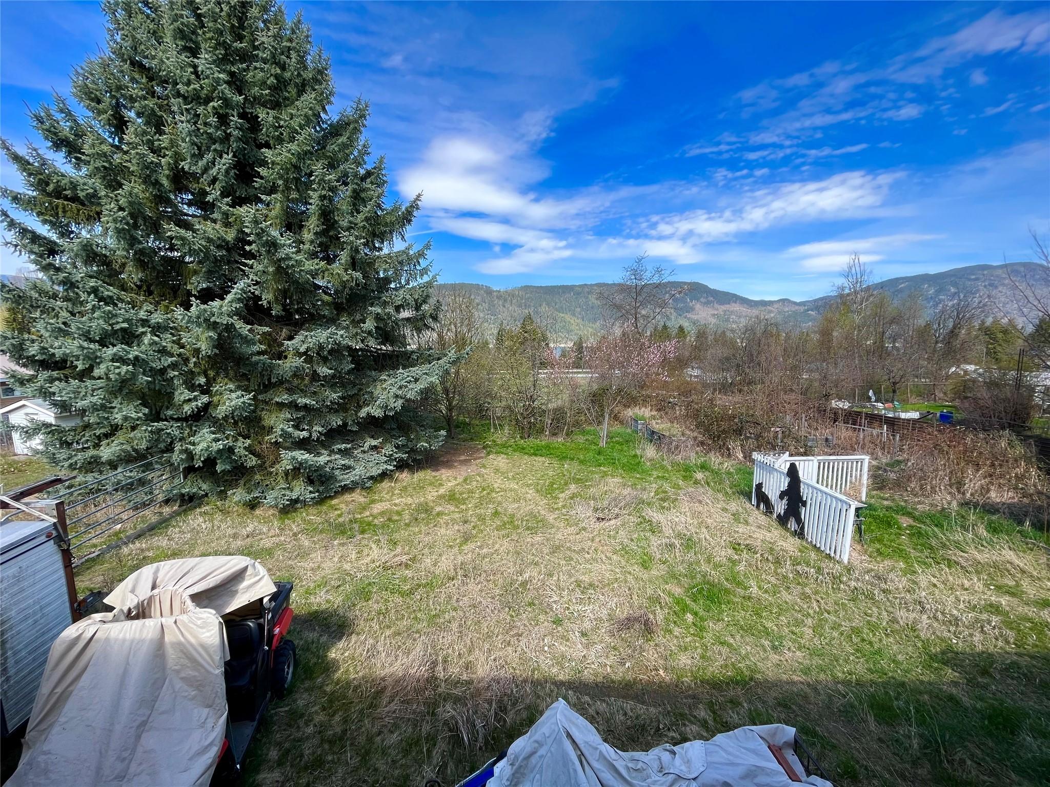 212 Maple Street, Fauquier, BC - Outdoor
