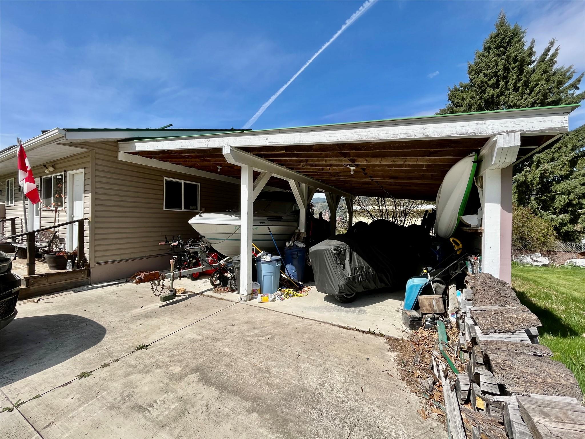 212 Maple Street, Fauquier, BC - Outdoor With Exterior