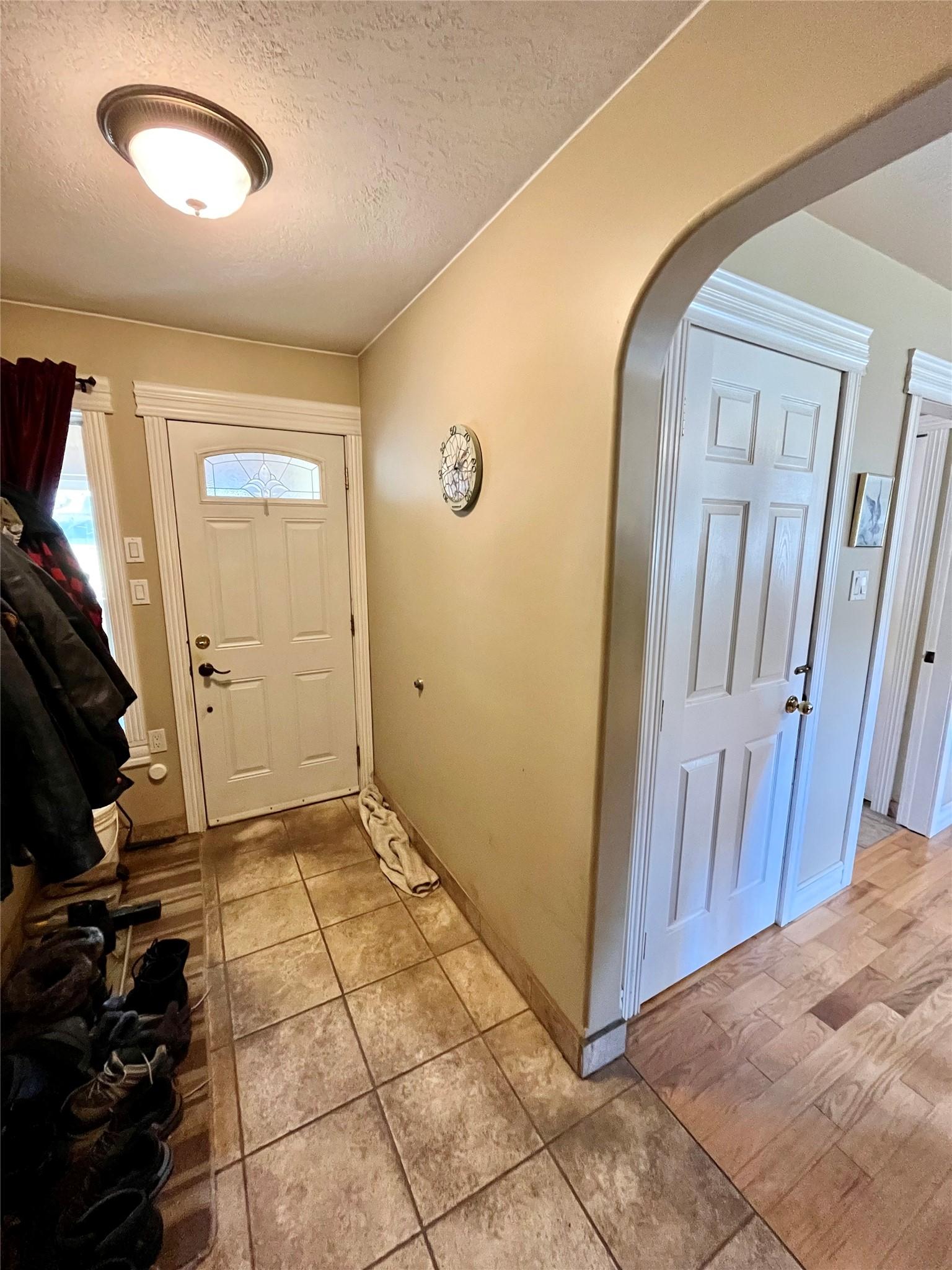 212 Maple Street, Fauquier, BC - Indoor Photo Showing Other Room