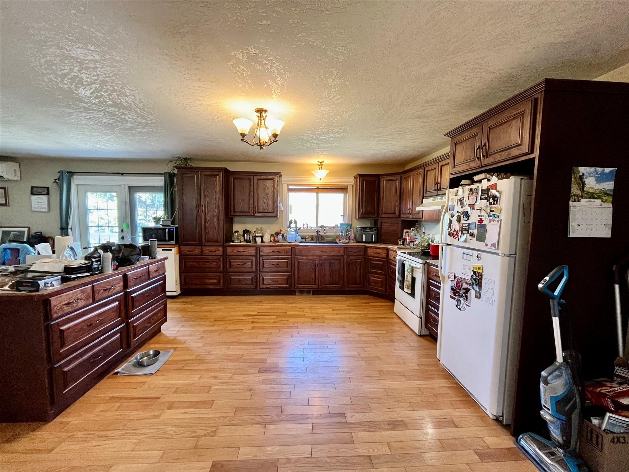 212 Maple Street, Fauquier, BC - Indoor Photo Showing Kitchen