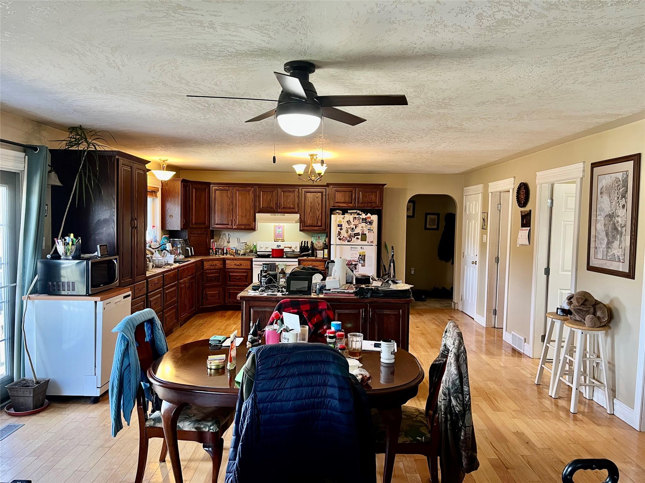 212 Maple Street, Fauquier, BC - Indoor